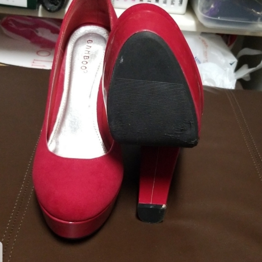 Bamboo Luscious Red Platform Pumps - Picture 3 of 6
